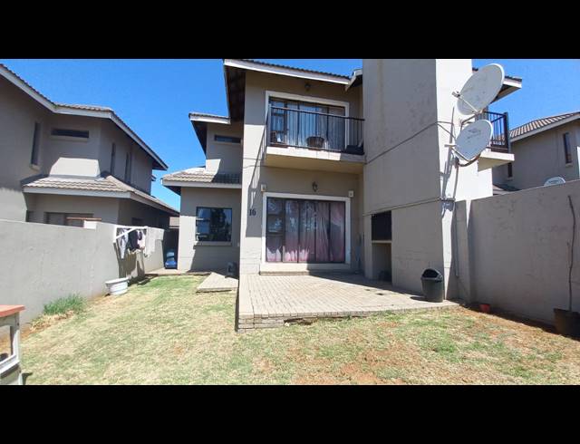 3 BEDROOM TOWNHOUSE TO LET IN SHELLYVALE
